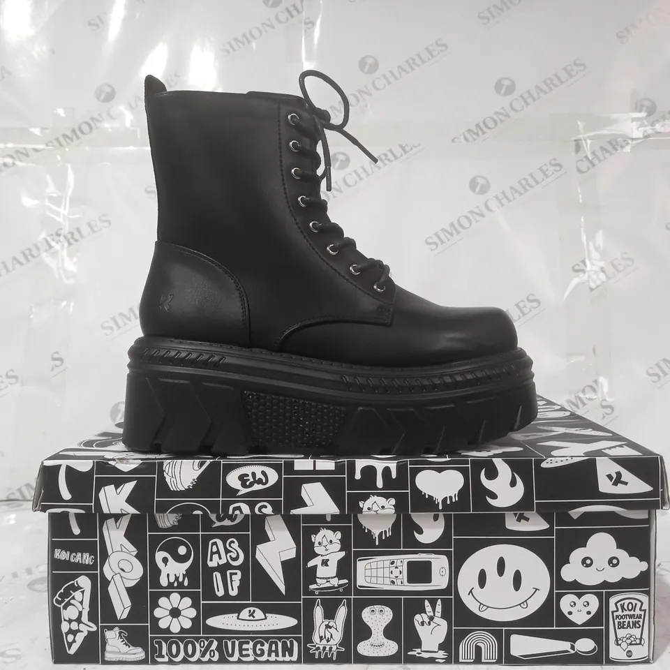 BRAND NEW BOXED PAIR OF KOI VEGAN LEATHER TALWAR CHUNKY STOMPER BOOTS IN BLACK UK SIZE 4