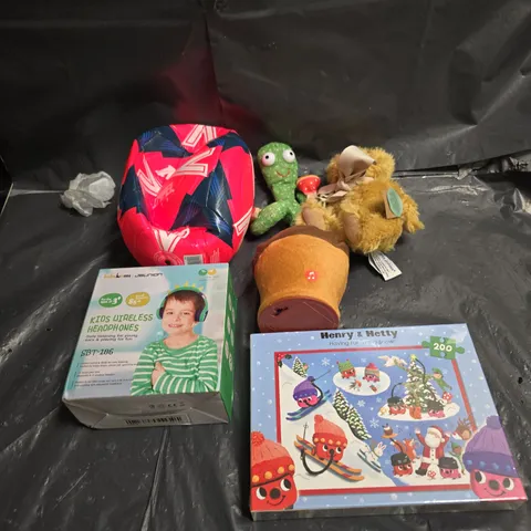 LARGE QUANTITY OF ASSORTED TOYS AND GAMES TO INCLUDE - TEDDYS , FOOTBALLS , PUZZLES , ETC 