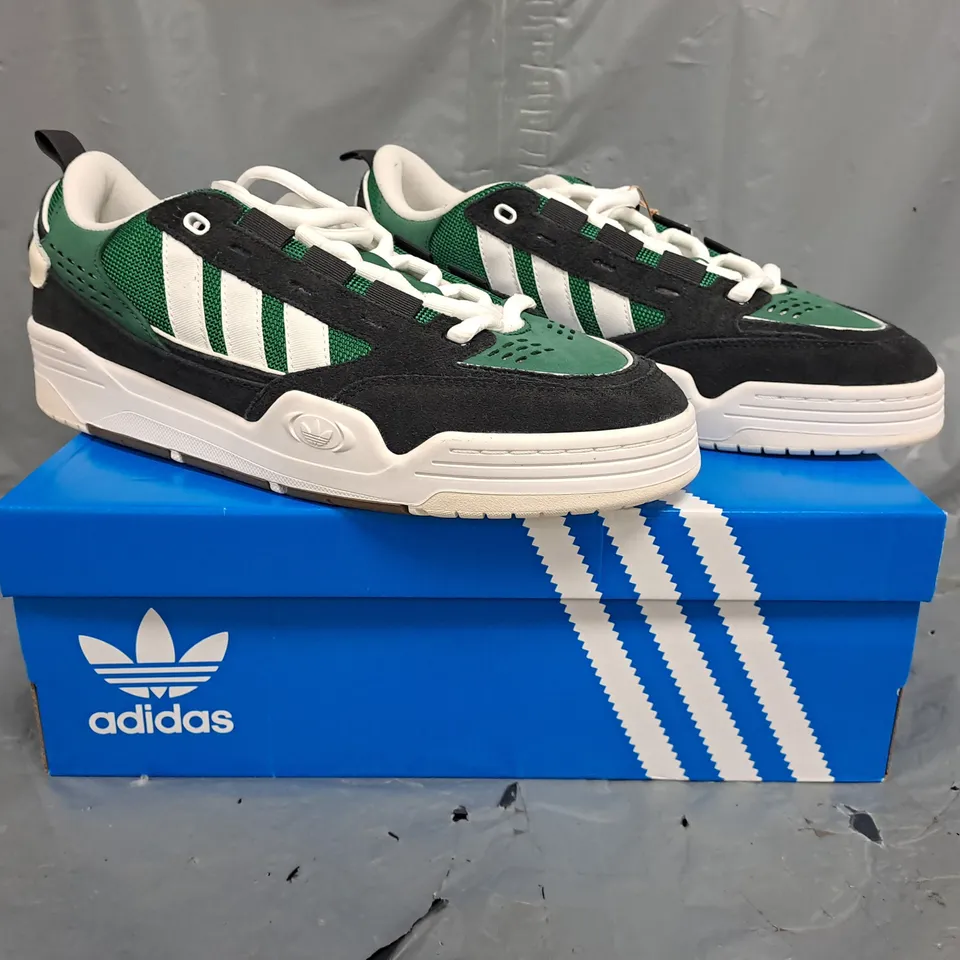 BOXED PAIR OF ADIDAS ADI2000 SHOES IN GREEN/BLACK/WHITE SIZE UK 10.5
