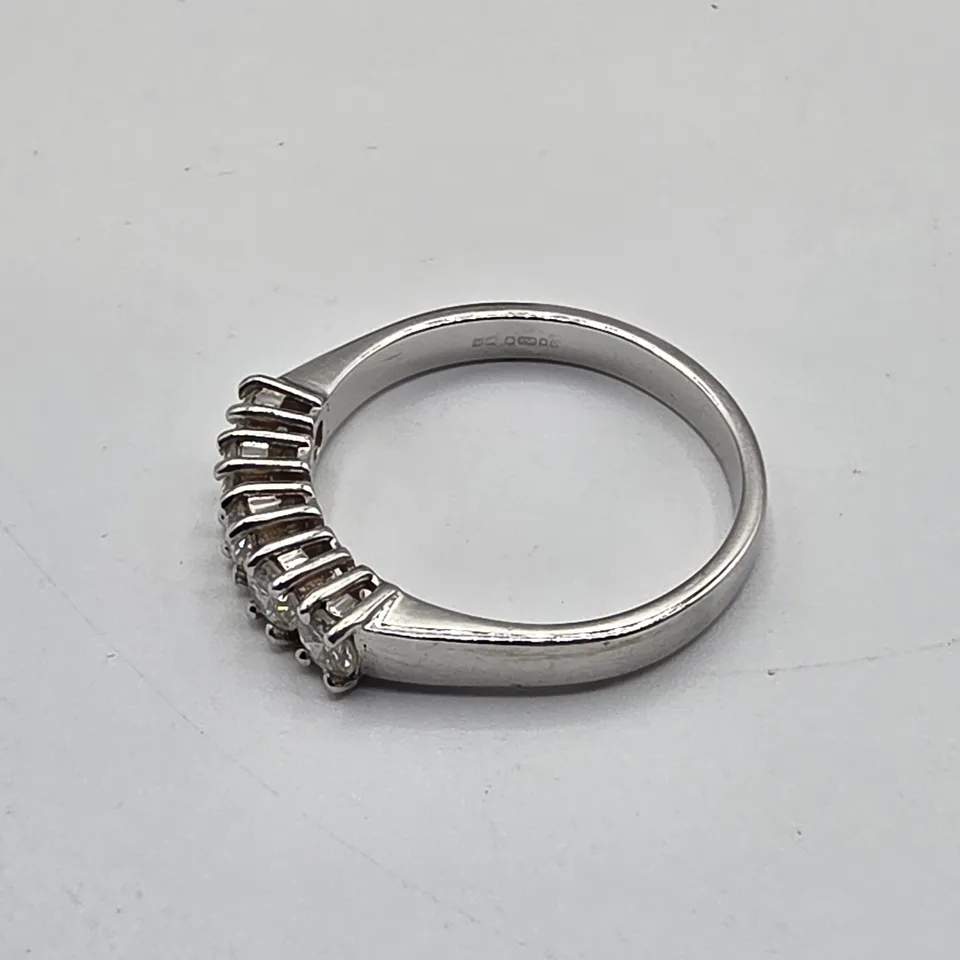 18CT WHITE GOLD FIVE STONE HALF ETERNITY RING SET WITH NATURAL DIAMOND
