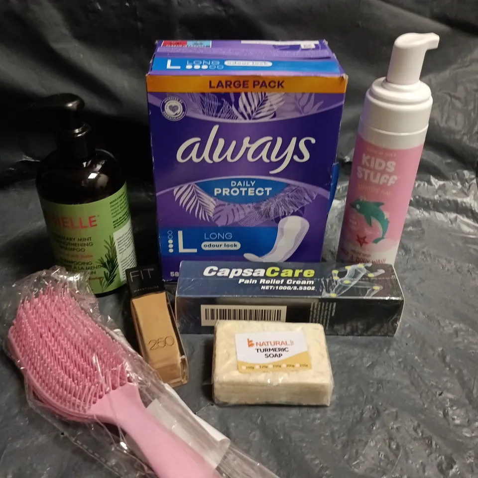 APPROXIMATELY 15 ASSORTED HEALTH & BEAUTY PRODUCTS TO INCLUDE PAIN RELIEF CREAM, TURMERIC SOAP, FOUNDATION ETC 