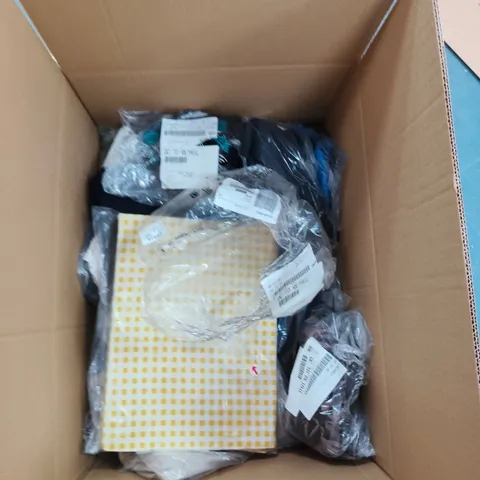 BOX OF APPROXIMATELY 20 ASSORTED CLOTHING ITEMS TO INCLUDE: SIMPLY BE CARDIGAN 
