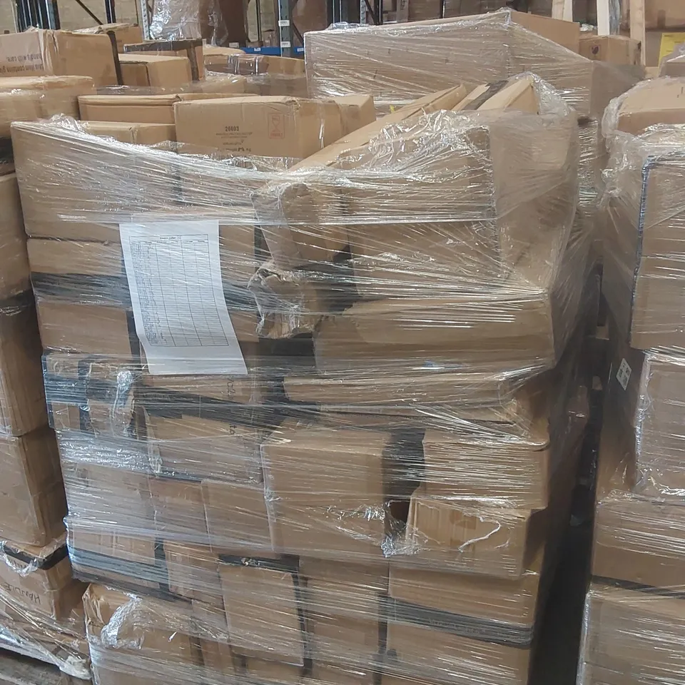 PALLET CONTAINING A VERY LARGE QUANTITY OF ASSORTED LIGHTING PRODUCTS