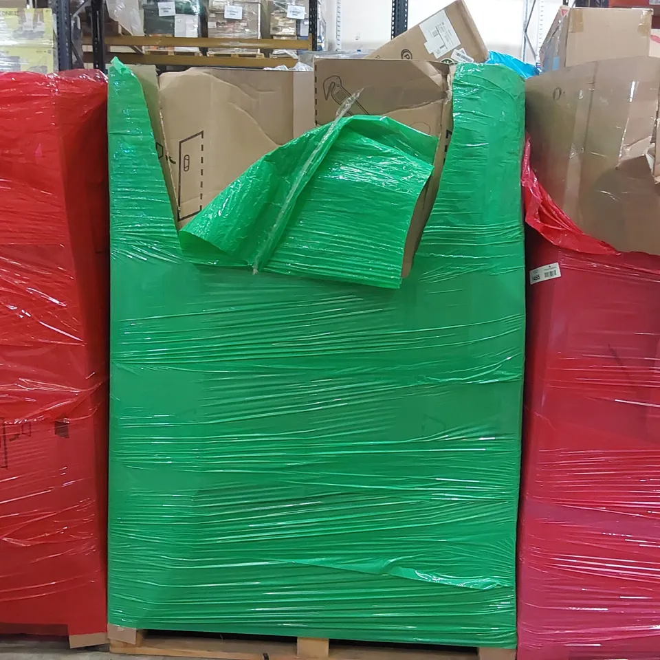 PALLET OF ASSORTED CONSUMER PRODUCTS TO INCLUDE: FOLDING CHAIR, BEACH CHAIR, CARRYING BAG, KIDS HOUSE TENTS, CHRISTMAS DECORATIONS ECT