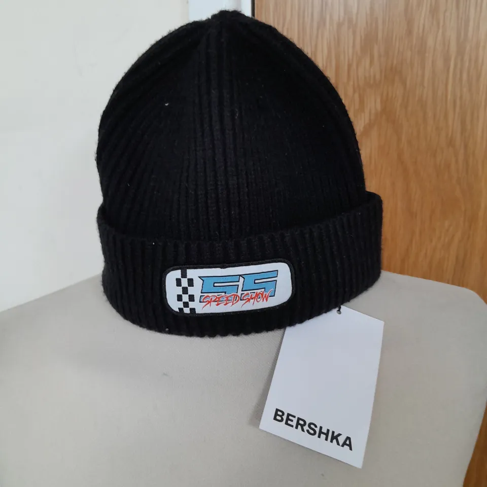 BERSHKA BLACK BEANIE ONE SIZE