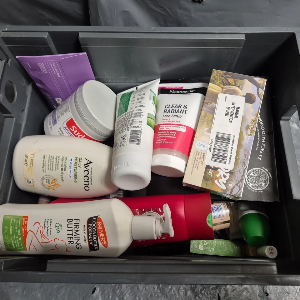 TOTE OF APPROXIMATELY 15 ASSORTED COSMETIC ITEMS TOO INCLUDE SUDOCREM, AVEENO AND DR.ORGANIC