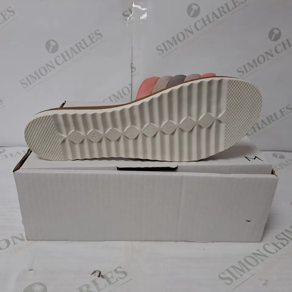 BOXED PAIR OF ADESSO MULTI COLOURED SANDALS SIZE 7 