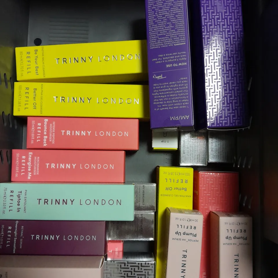 APPROXIMATELY 20 ASSORTED BOXED TRINNY LONDON BEAUTY PRODUCTS TO INCLUDE SKIN PERFECTOR, MOISTURISER, EXFOLIANT ETC 