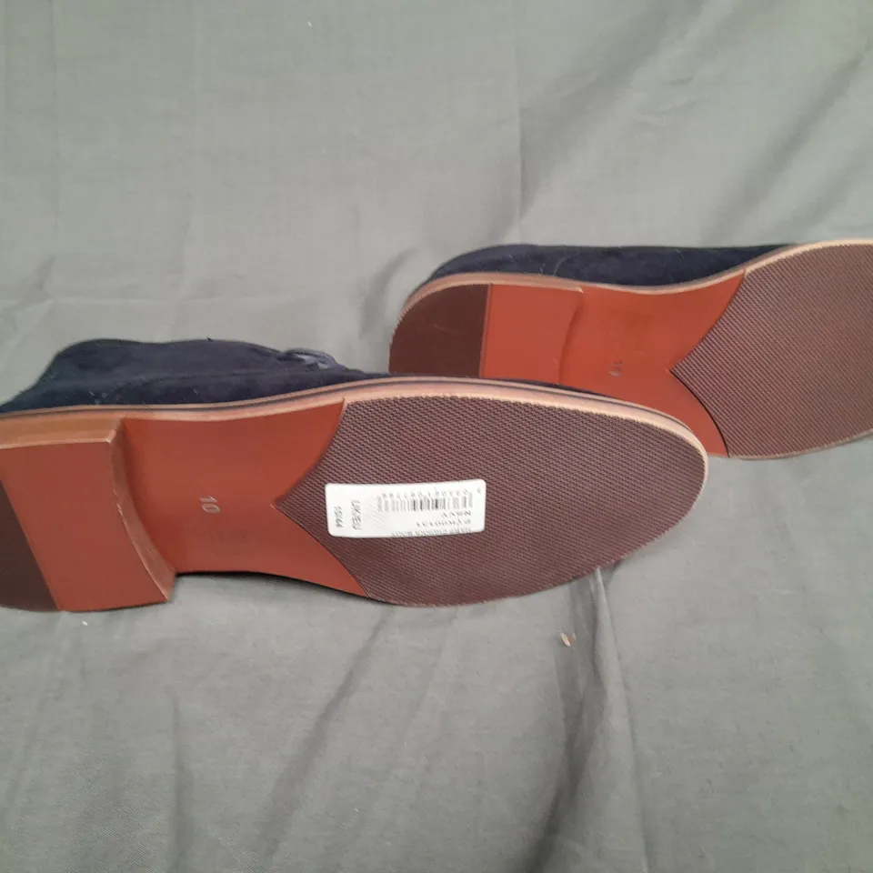 UNBOXED PAIR OF LONDON PETER WERTH SIZE 10 NAVY SUIT BOOTS 