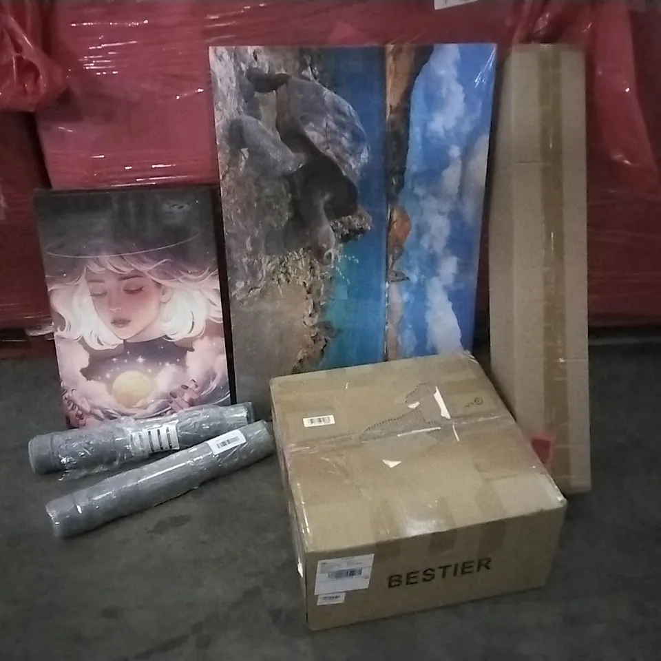 PALLET OF ASSORTED ITEMS TO INCLUDE: SHOWKOO LUGGAGE, WALL ART, DOOR MATTS ETC