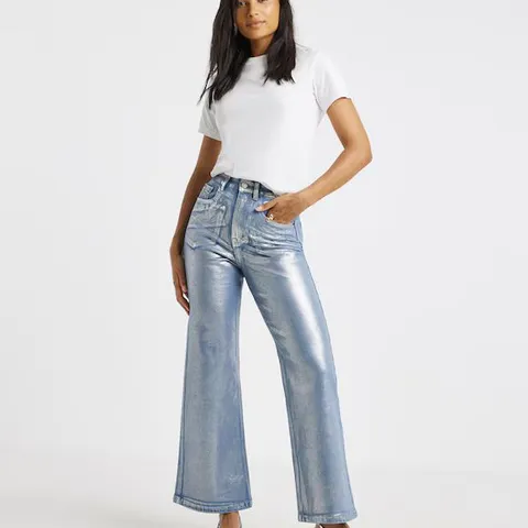 BOX CONTAINING APPROXIMATELY 13x BRAND NEW SIMPLY BE DENIM SHINY WIDE LEG JEANS - SIZE 18R
