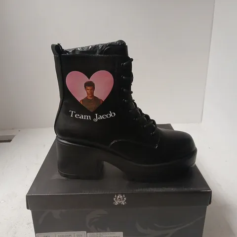 KOI UK 7 TEAM JACOB MILITARY BOOTS – BLACK BOXED