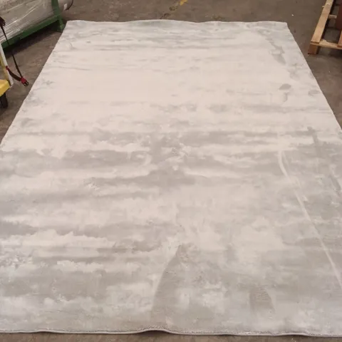 QUALITY DESIGNER AREA RUG - APPROXIMATELY 335CM X 240CM