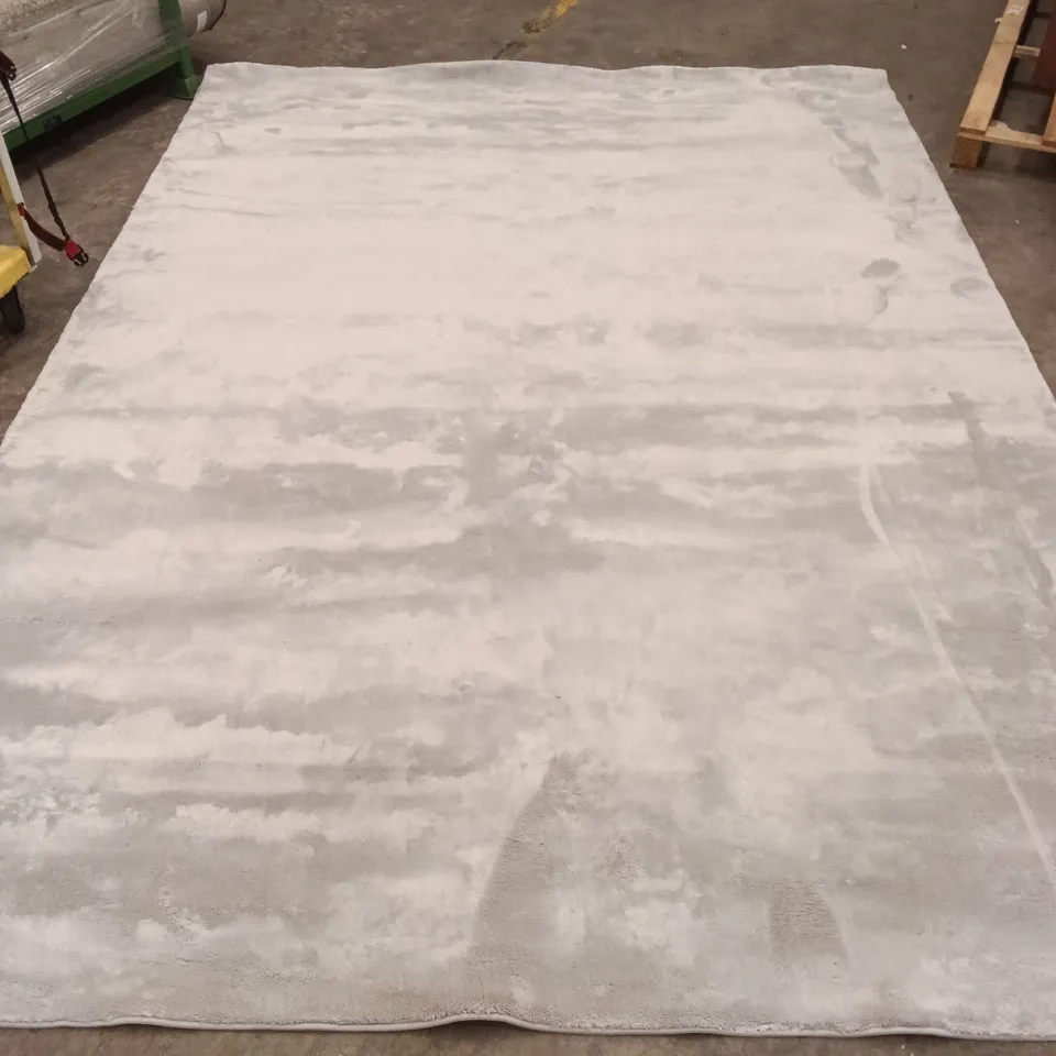 QUALITY DESIGNER AREA RUG - APPROXIMATELY 335CM X 240CM