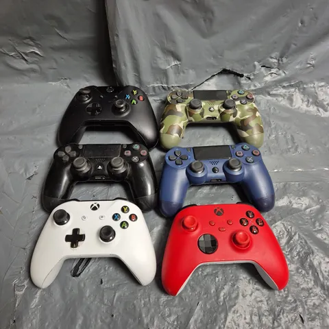 BOX OF APPROXIMATELY 10 ASSORTED GAME CONSOLE CONTROLLERS TO INCLUDE XBOX AND PLAYSTATION