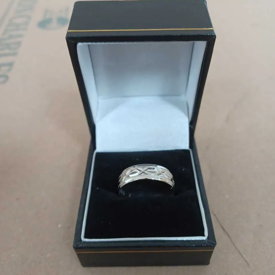 LOVE GOLD 9CT WHITE GOLD DIAMOND CUT 6MM WEDDING BAND WITH MESSAGE 'SEALED WITH A KISS' RRP £269