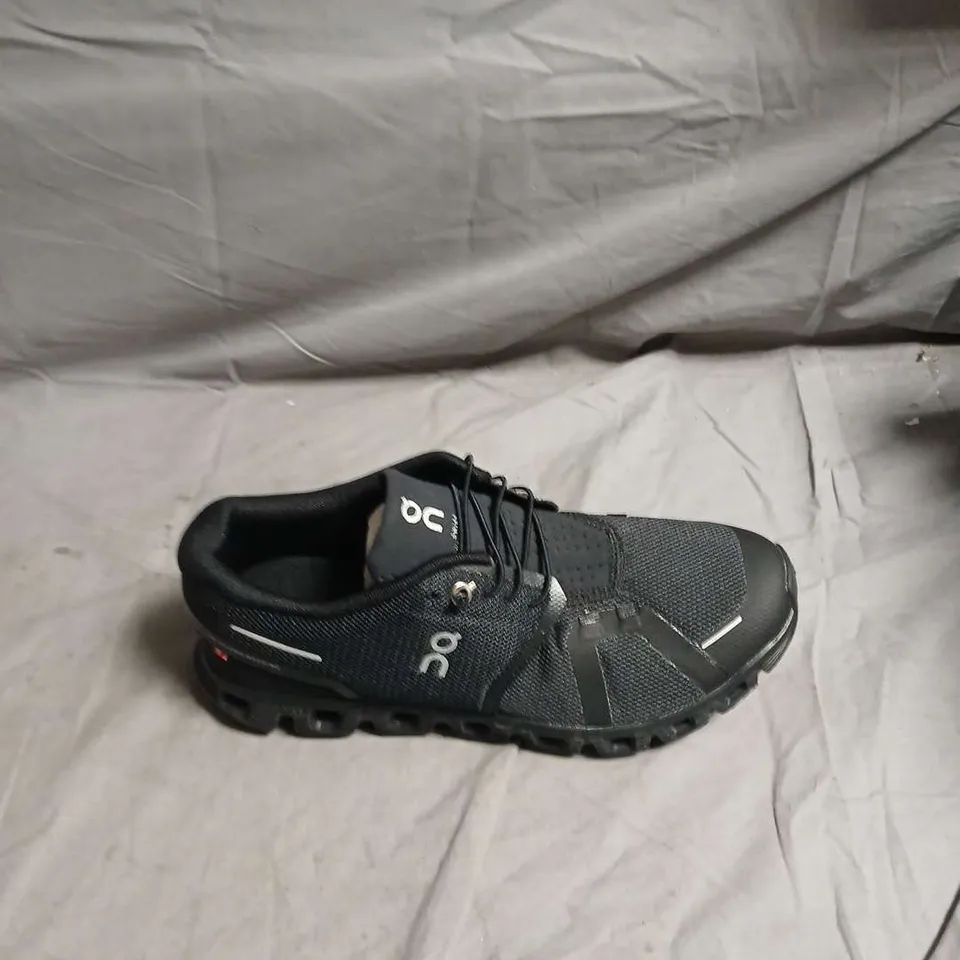 ON RUNNING BLACK MEN'S TRAINERS – SIZE UK 7.5