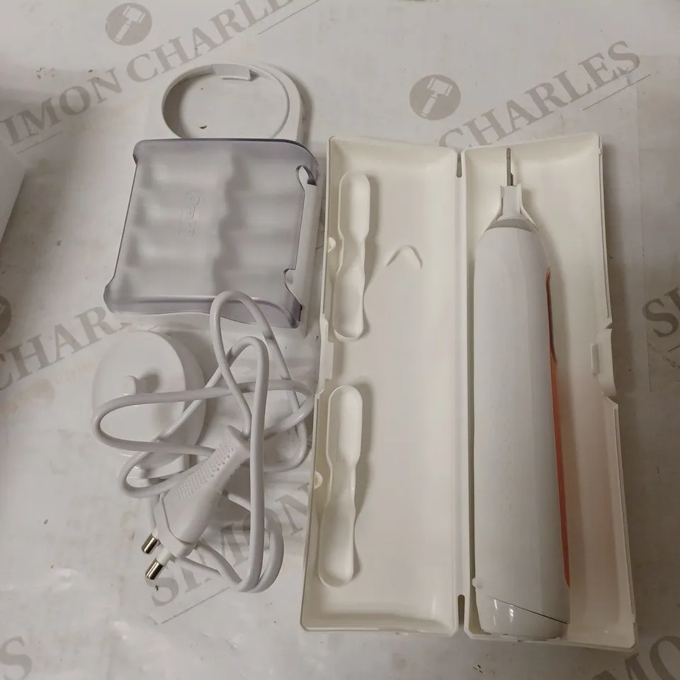 ORAL-B GENIUS 8000 ELECTRIC TOOTHBRUSH 