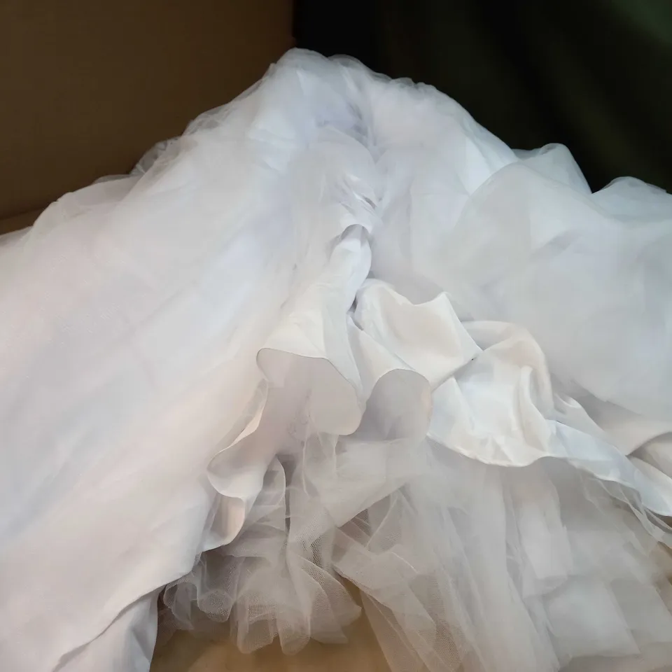 DESIGNER WHITE LACE DETAILED BODICE/NET SKIRTED WEDDING DRESS