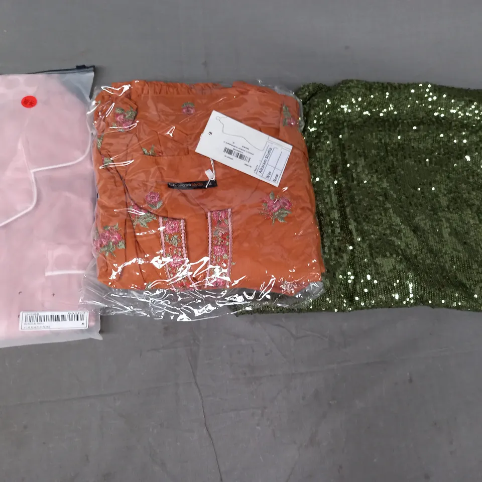 BOX OF APPROXIMATELY 20 ASSORTED CLOTHING AND FASHION ITEMS IN VARIOUS COLOURS, STYLES, AND SIZES TO INCLUDE SHEIN, TOPSHOP, ETC - COLLECTION ONLY