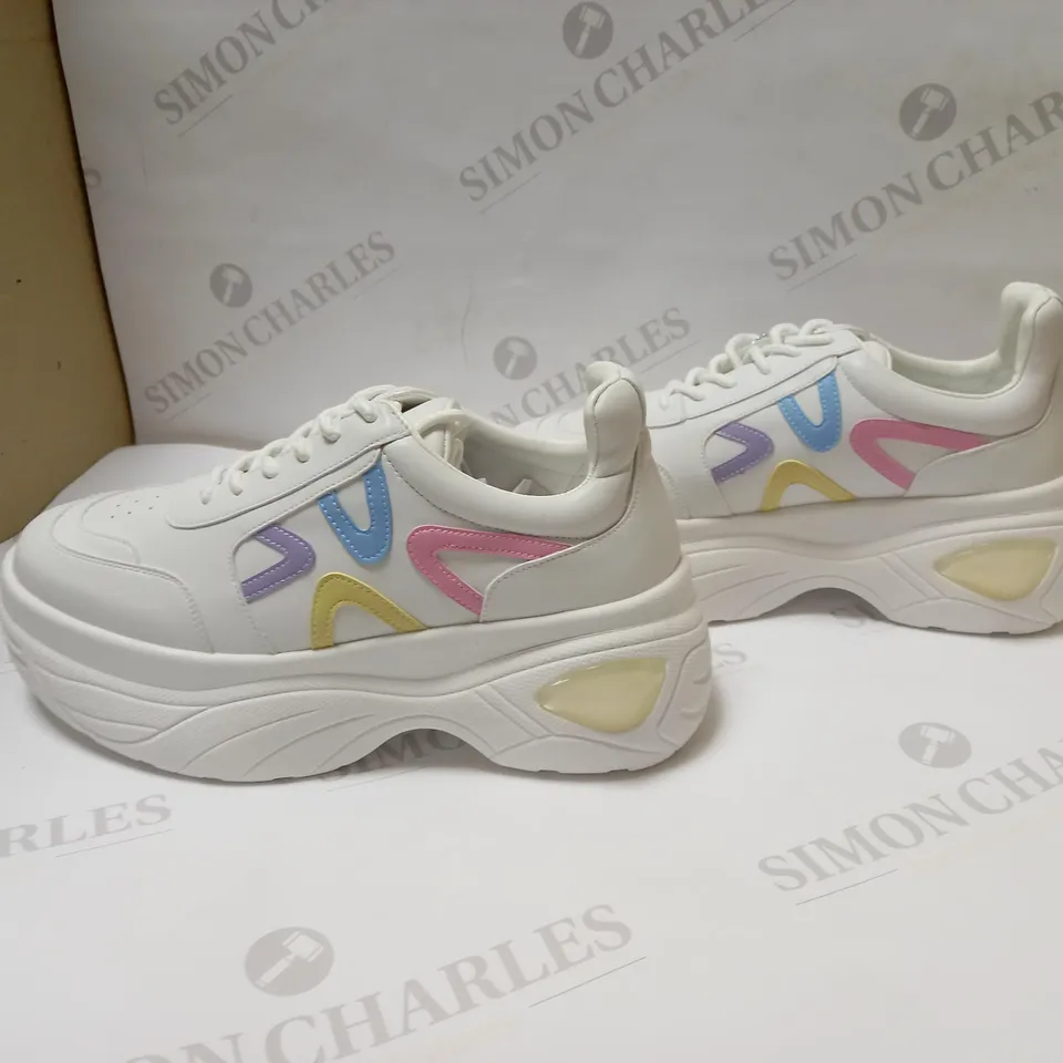 DESIGNER VOI LACE UP POPPY TRAINERS SIZE 5 