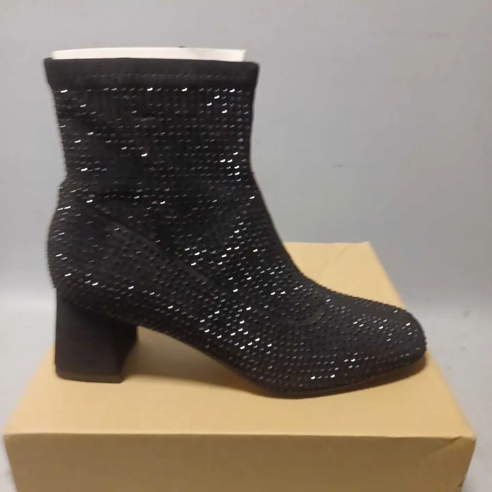 BOXED BY VERY SPARLE WEDGE HEEL BOOTS - SIZE 7 