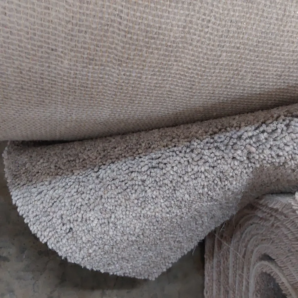 ROLL OF QUALITY LINGDALE AYSARTH CARPET APPROXIMATELY 4M × 3.8M