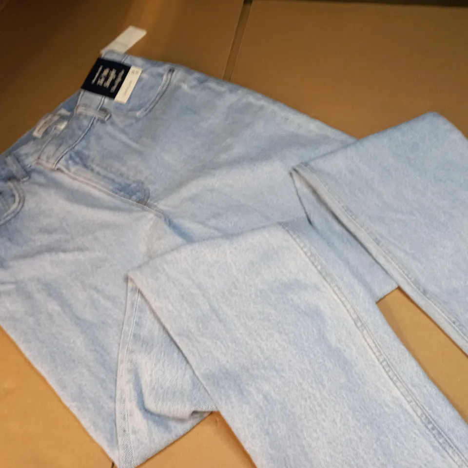 ABERCROMBIE AND FITCH THE 90S STRAIGHT ULTRA HIGH RISE CURVE LOVE 29 8L DENIM