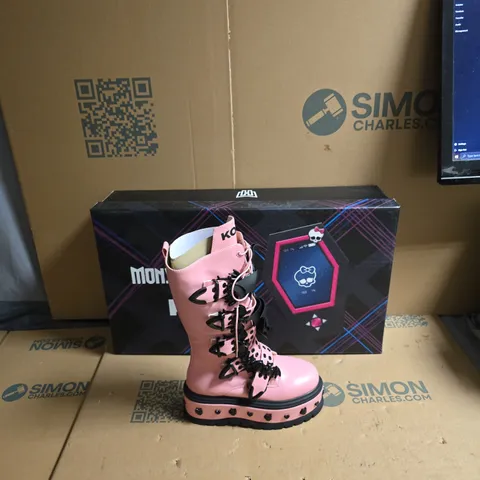 KOI MONSTER HIGH COUNT FABULOUS LONG BOOTS - PINK - UK SIZE 3 