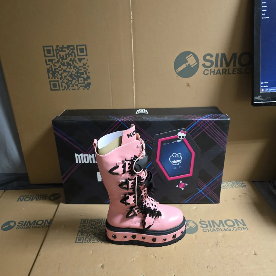 KOI MONSTER HIGH COUNT FABULOUS LONG BOOTS - PINK - UK SIZE 3 