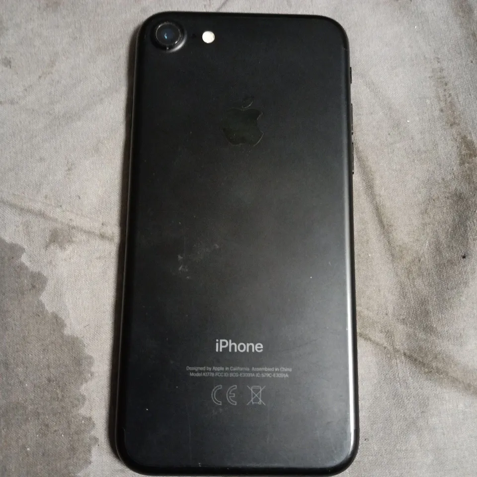 APPLE IPHONE 7 SMARTPHONE