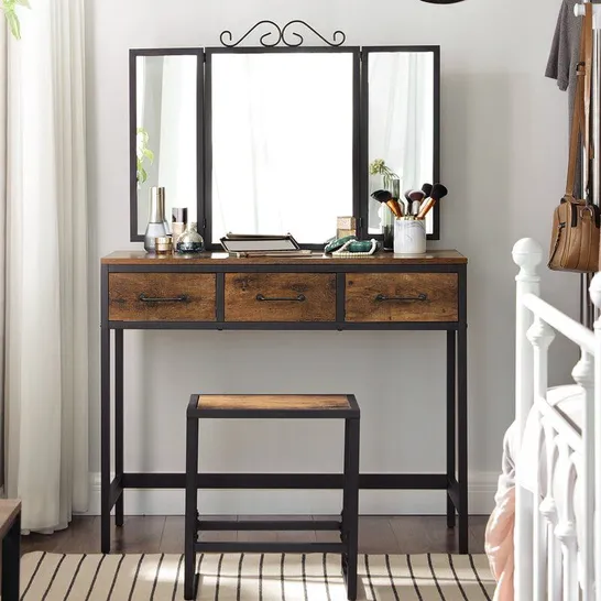 Lot 1150: BOXED ELODIE DRESSING TABLE SET WITH MIRROR (1 BOX) - 4995715 ...