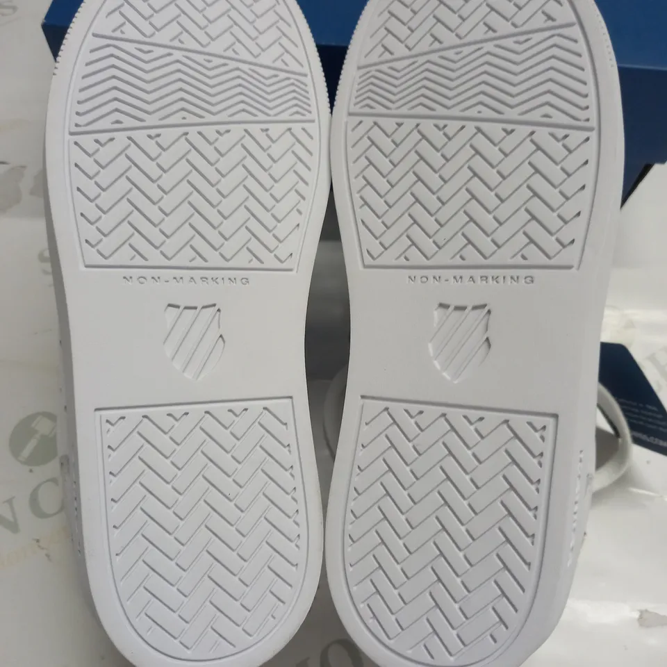 BOXED PAIR OF K-SWISS OF COURT FRASCO 2 TRAINERS IN WHITE - UK 4