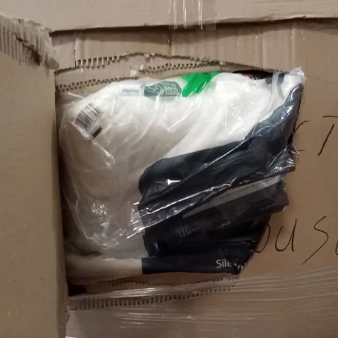 PALLET CONTAINING A LARGE QUANTITY OF BEDDING PRODUCTS