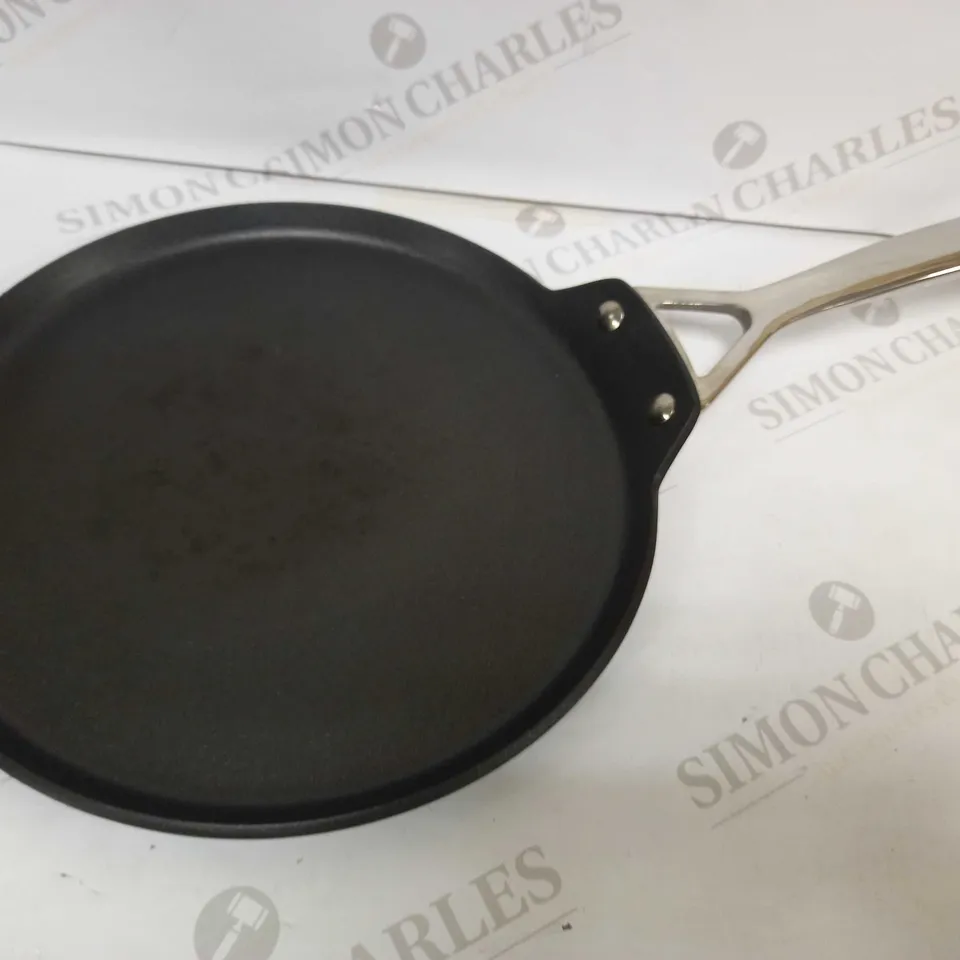LE CREUSET TNS 28X2CM CREPE PAN