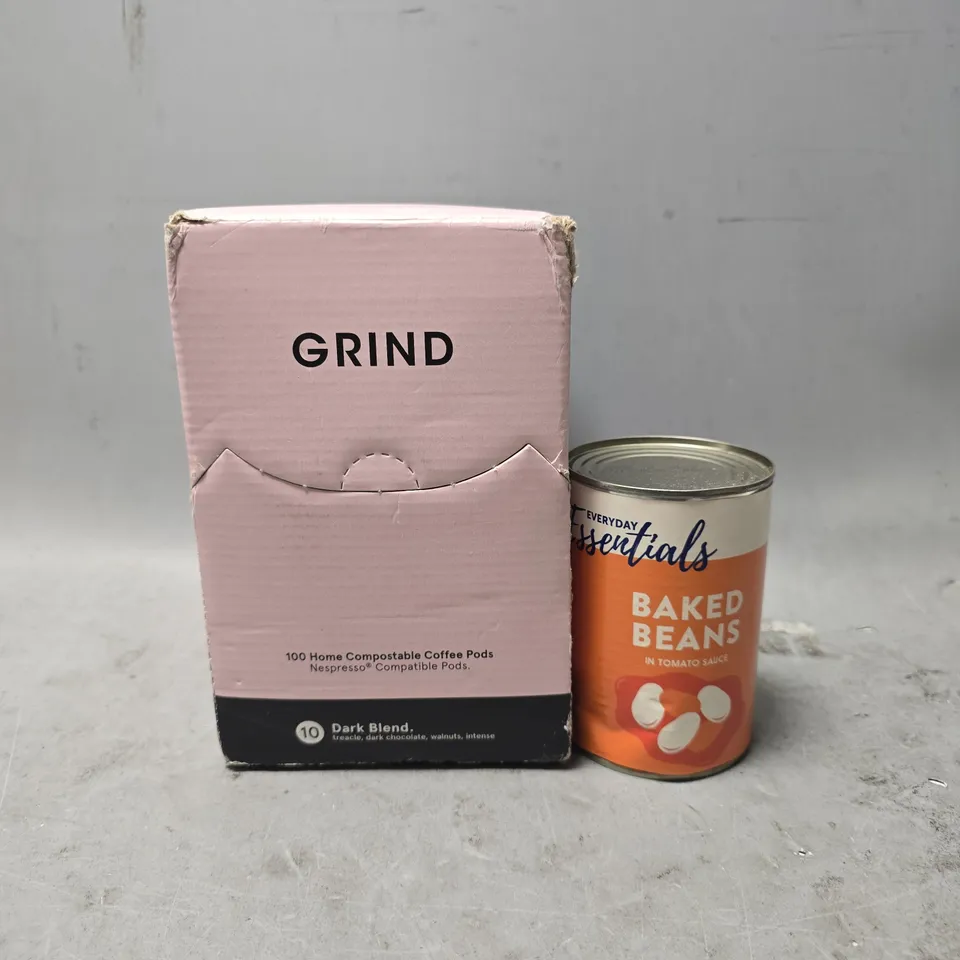 APPROXIMATELY 4 ASSORTED FOOD & DRINK ITEMS TO INCLUDE - EVERYDAY ESSENTIALS BAKED BEANS , GRIND DARK BLEND 10 