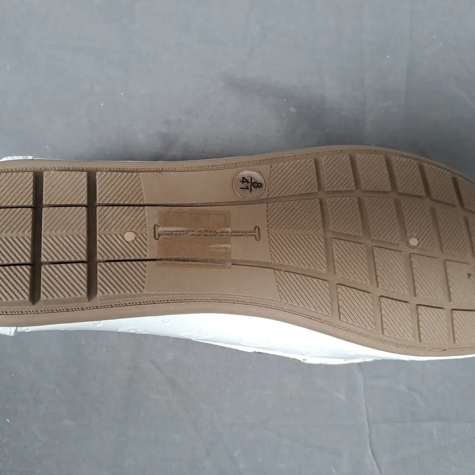 BOXED PAIR OF DESIGNER LOAFERS IN WHITE EU SIZE 41