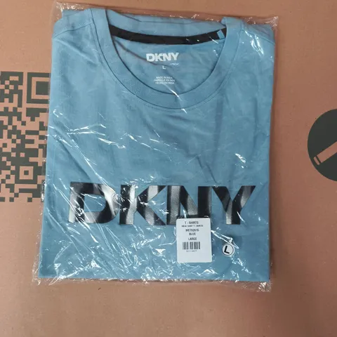 BAGGED DKNY T-SHIRT IN BLUE SIZE LARGE