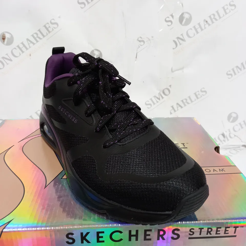 BOXED SKETCHERS AIR COOLED MEMORY FOAM STREET TRAINERS IN BLACK & PURPLE - SIZE 6