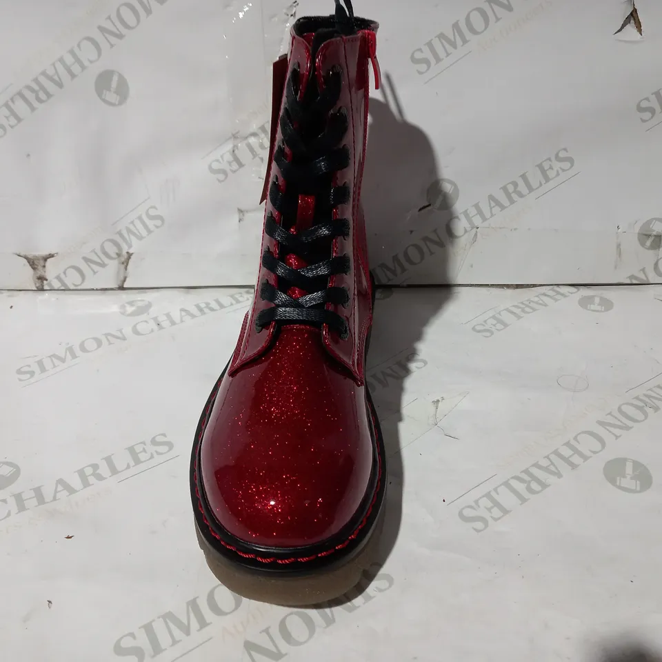 BOXED PAIR OF HEAVENLY FEET BOOTS IN RED GLITTER EFFECT UK SIZE 7