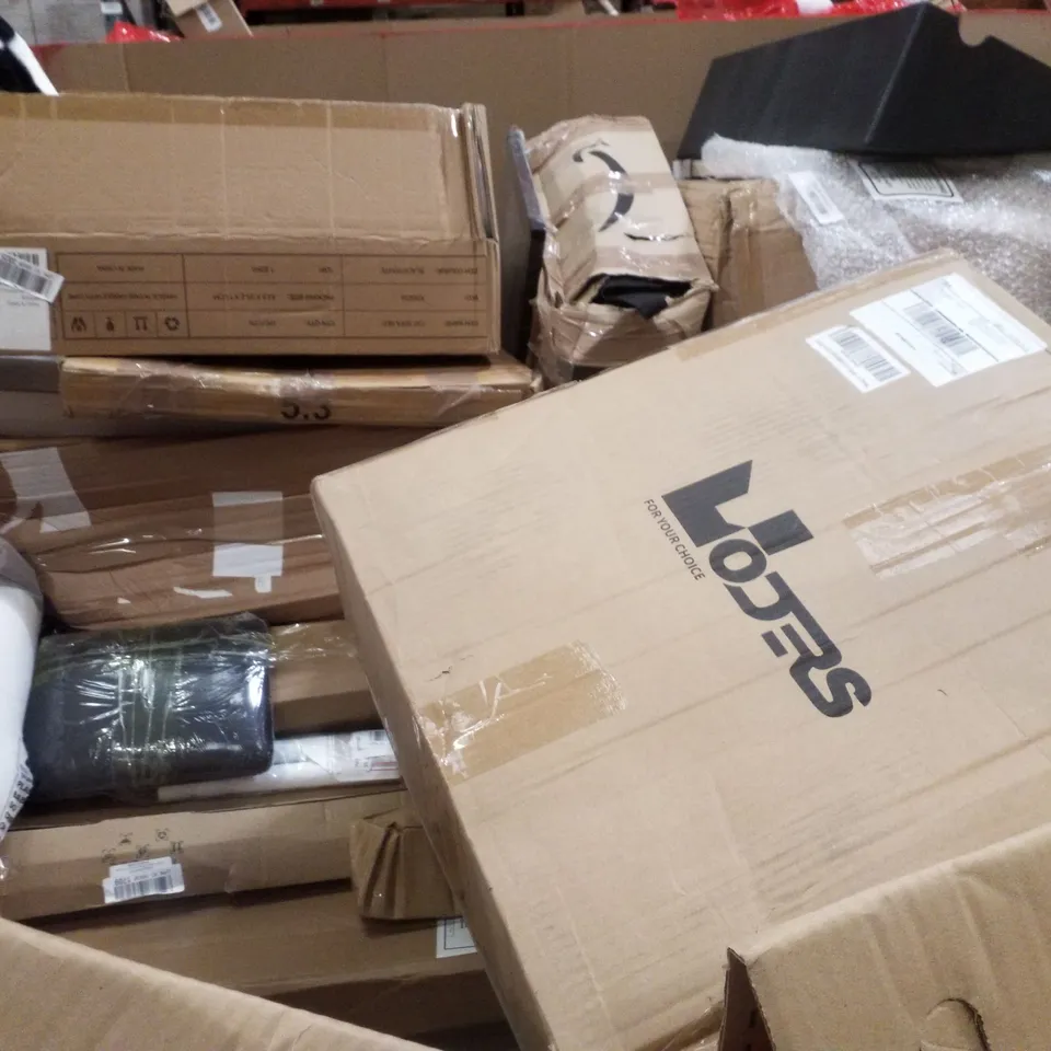 PALLET CONTAINING ASSORTED PRODUCTS INCLUDING FOOD WARMER DISPLAY, RETRACTABLE BABY GATE, DIGITAL SCALE & DOG BED