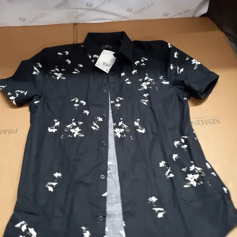 H&M MUSCLE FIT SHORT SLEEVE SHIRT - EUR L