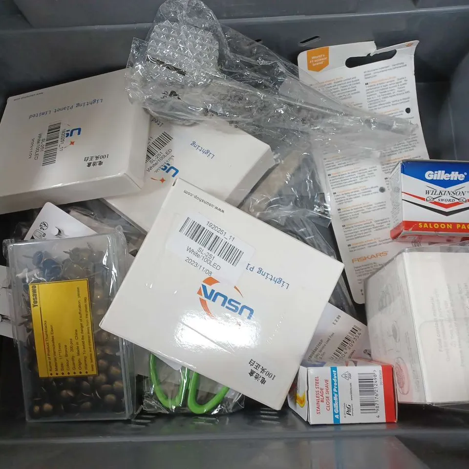 APPROXIMATELY 15 ASSORTED PRODUCTS TO INCLUDE DIGITAL FOOD THERMOMETER, CUTLERY, MANICURE SET, FISKARS UNIVERSAL SCISSORS 