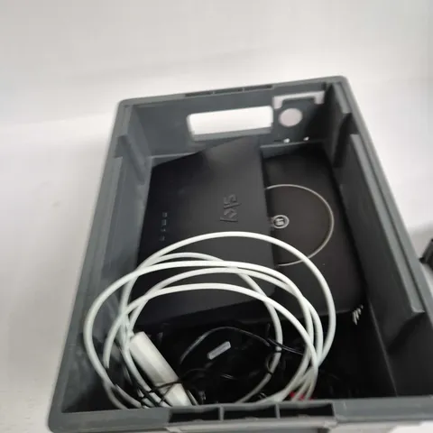 TOTE OF APPROXIMATELY 6 ASSORTED ITEMS TO INCLUDE: VIRGIN MEDIA ROUTER 