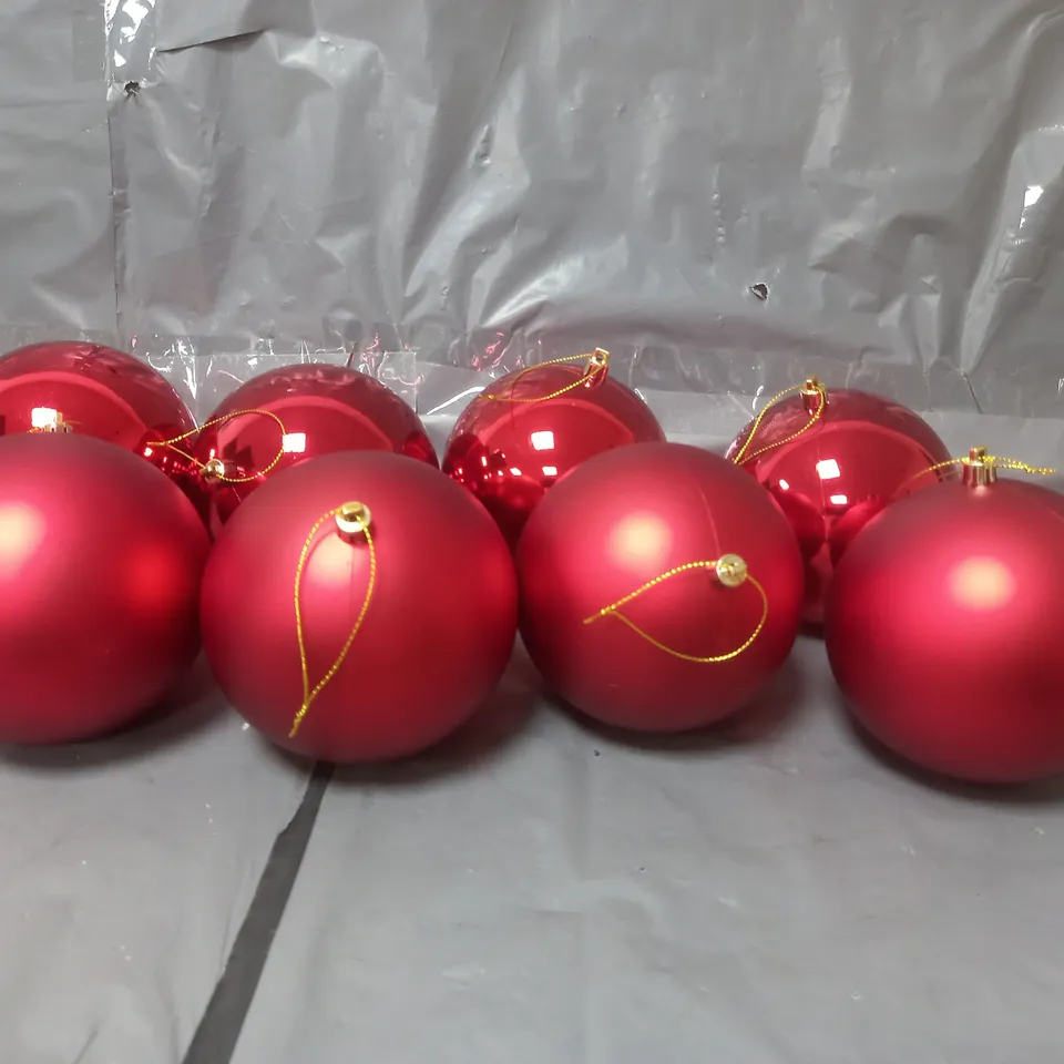 SET OF 8 JUMBO CHRISTMAS TREE BAUBLES IN RED