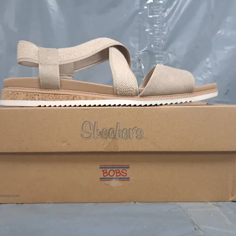 BOXED PAIR OF BOBS FROM SKECHERS OPEN TOE SANDALS IN GREY SIZE UK 8
