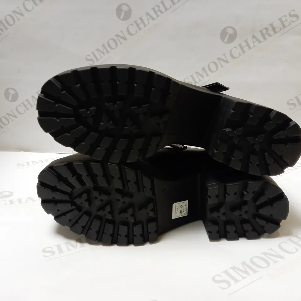 DESIGNER KOI VEGAN PLATFORM SHOES SIZE 5