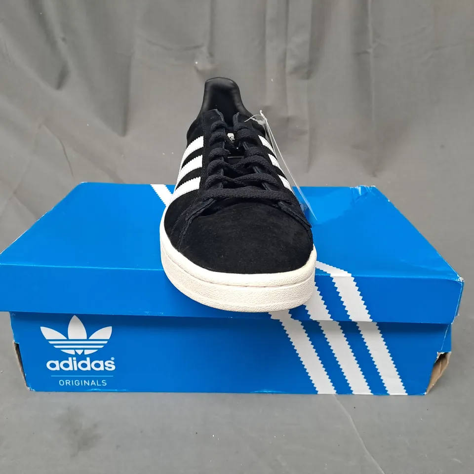 BOXED PAIR OF ADIDAS CAMPUS SHOES IN BLACK/WHITE UK SIZE 9.5