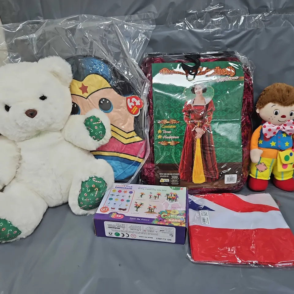 APPROXIMATELY 20 ASSORTED TOYS & GAMES TO INCLUDE TEDDY BEAR, QUEEN ELIZABTEH COSTUME, UNION JACK FLAG, ETC