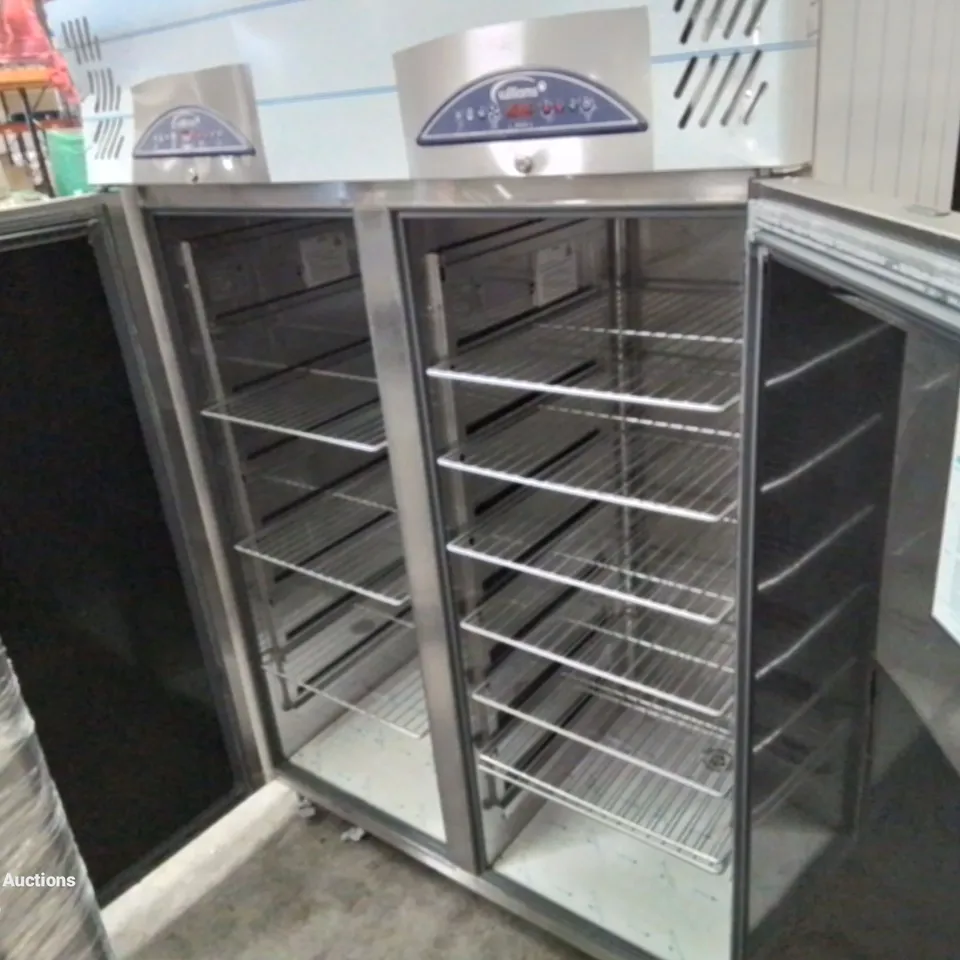 WILLIAMS FG2TSS 2 DOOR FISH/MEAT UPRIGHT COMMERCIAL FRIDGE (DAMAGE TO TOP)